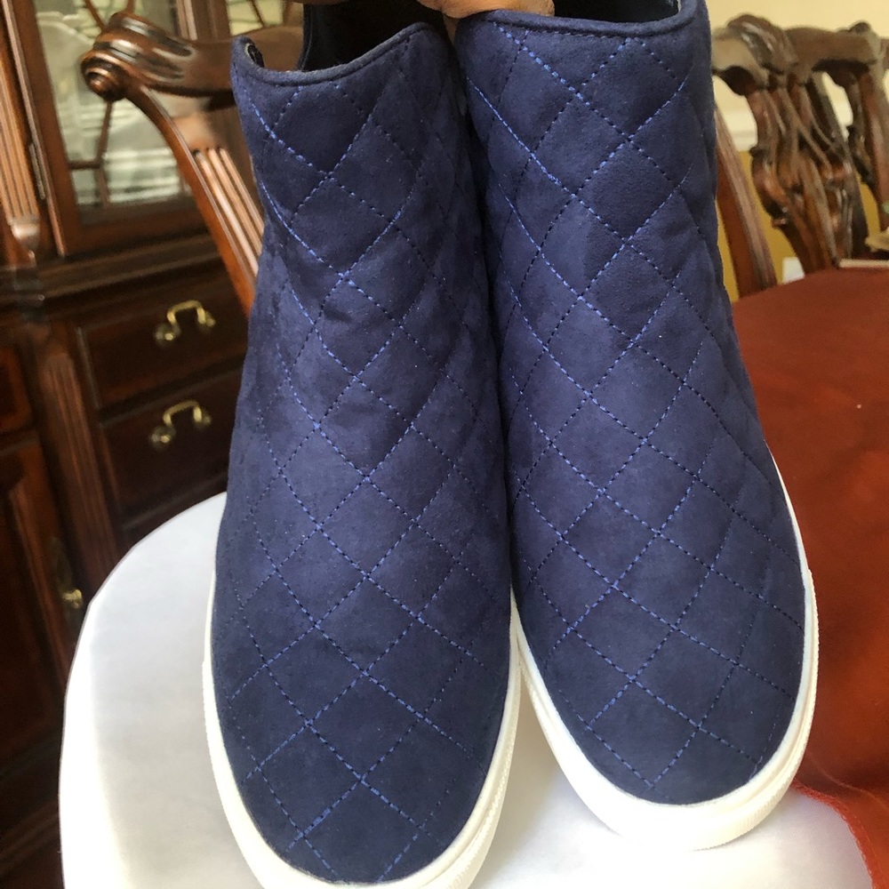 Blue pump sneakers